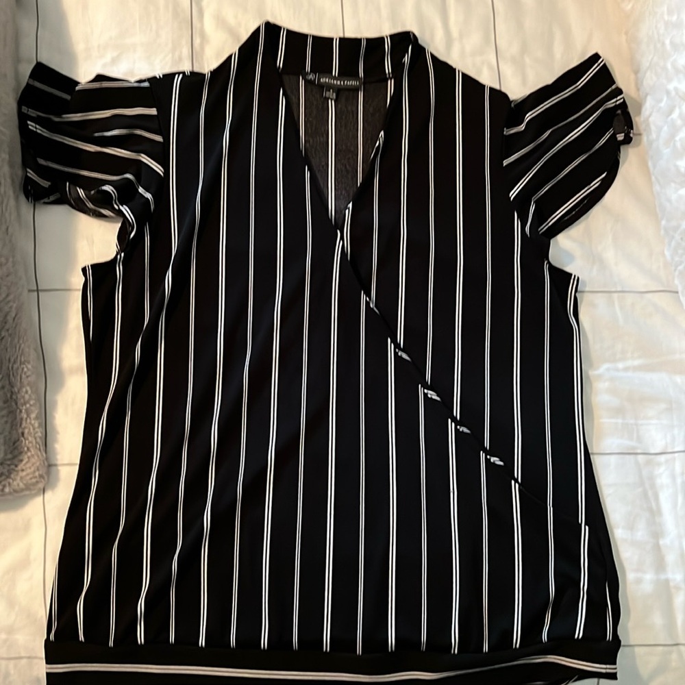 Adrianna Pappell Blouse Sz Small. Black w/ white stripes